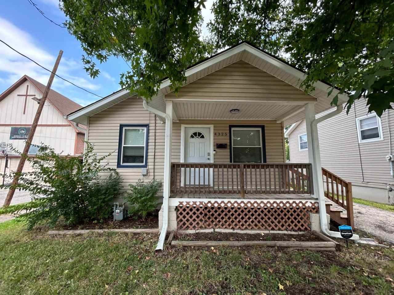 3 bedroom with fenced in yard