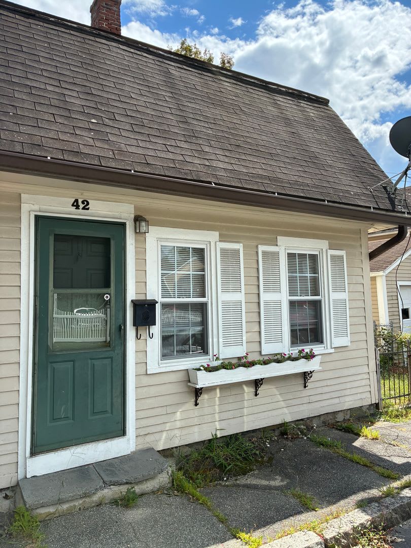 1 bed 1 bath overlooking Quinebaug River