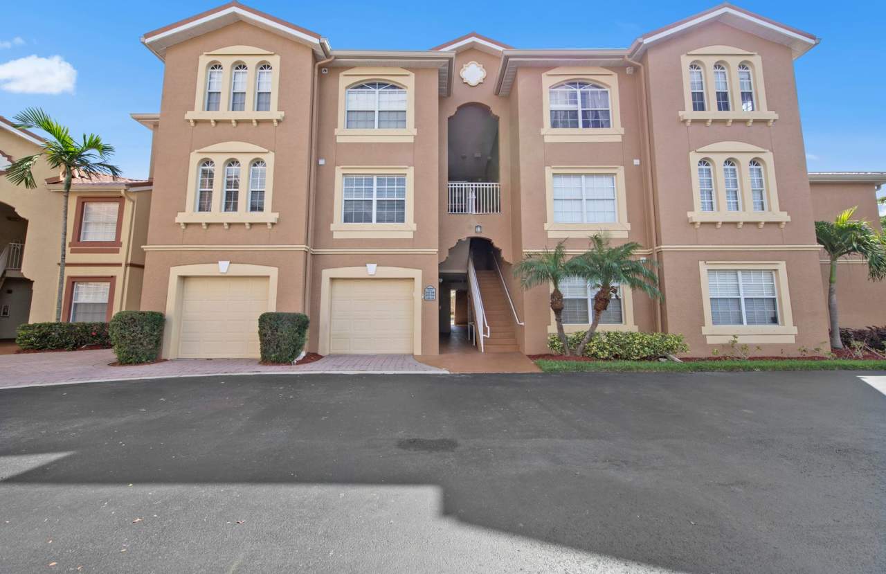 2/2 CONDO IN BEACHWALK -FULLY FURNISHED SEASONAL RENTAL