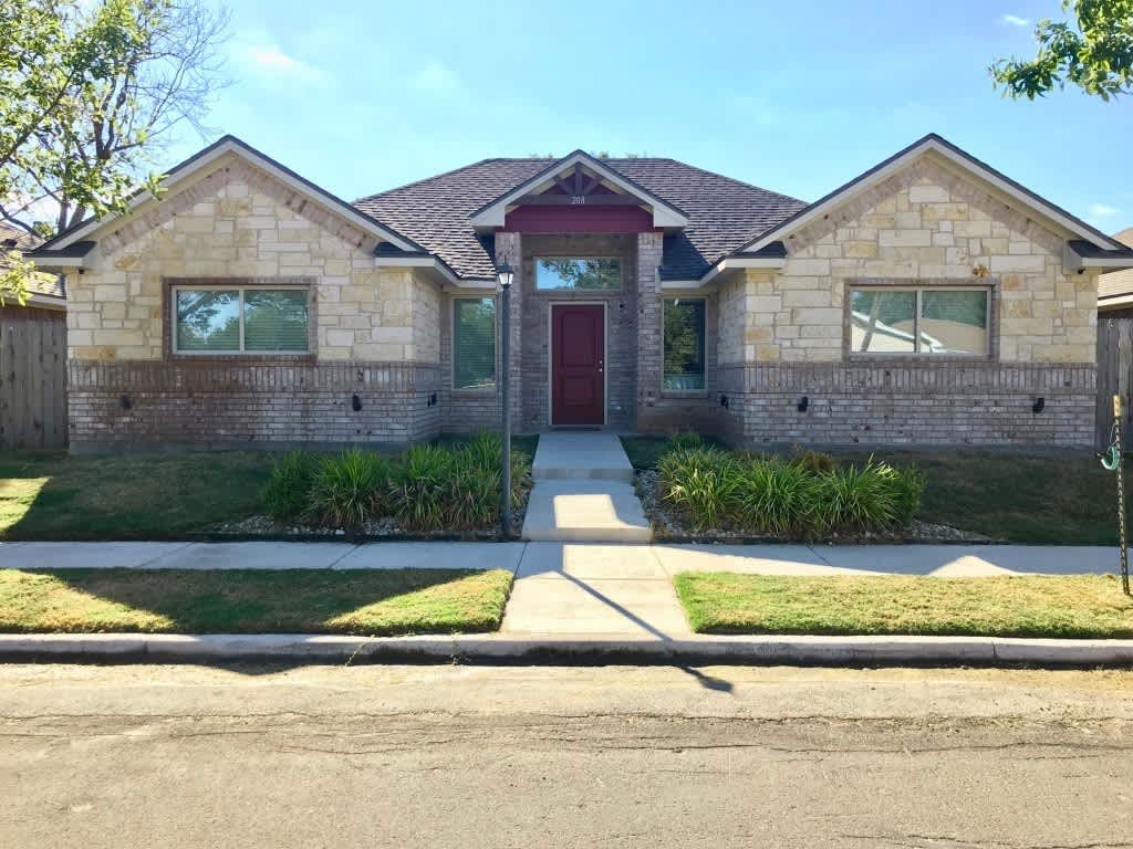 Spacious 4-Bed, 4.5-Bath Home in the Heart of the Baylor Bubble!