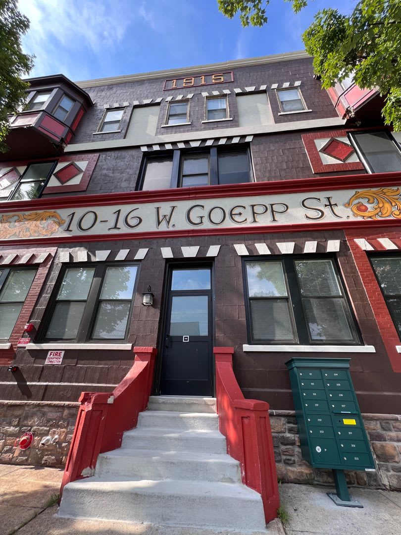 10 W Goepp Street