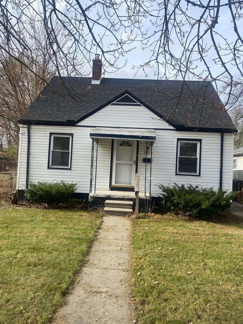 3 bedroom 2 bath bungalow with finished basement