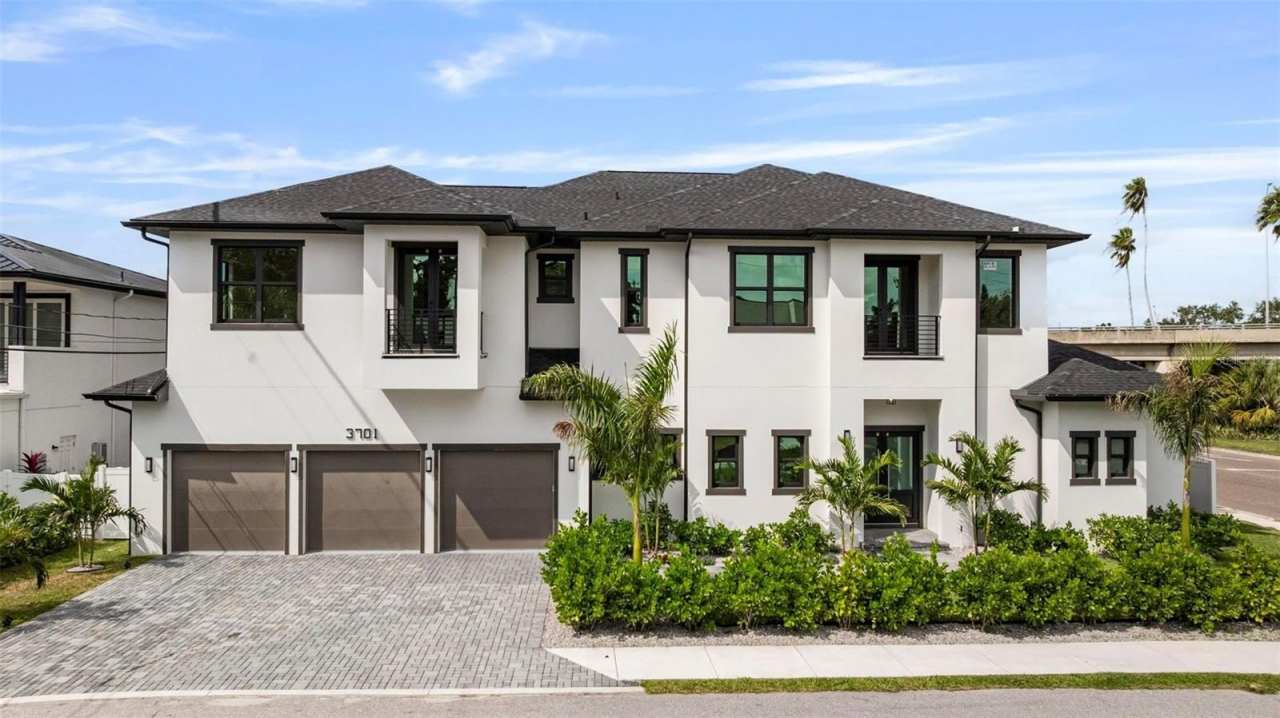 3701 S LYNWOOD AVENUE