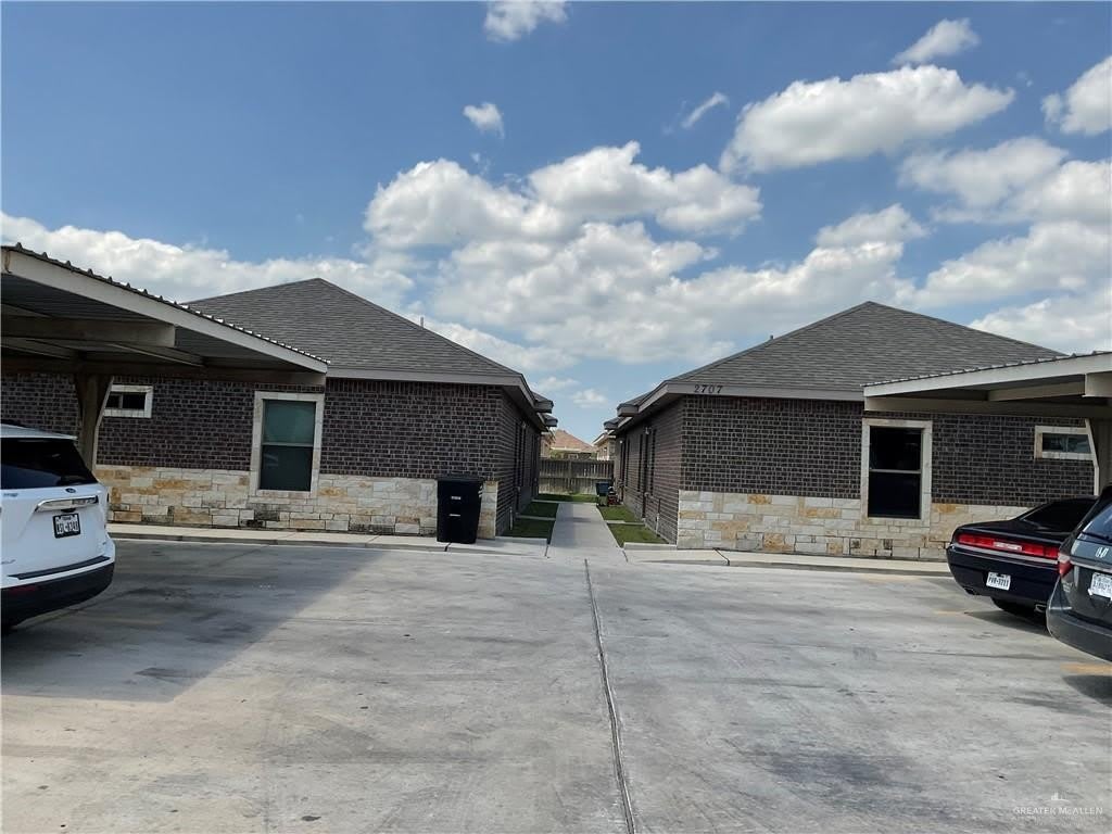 2707 E Garfield Avenue