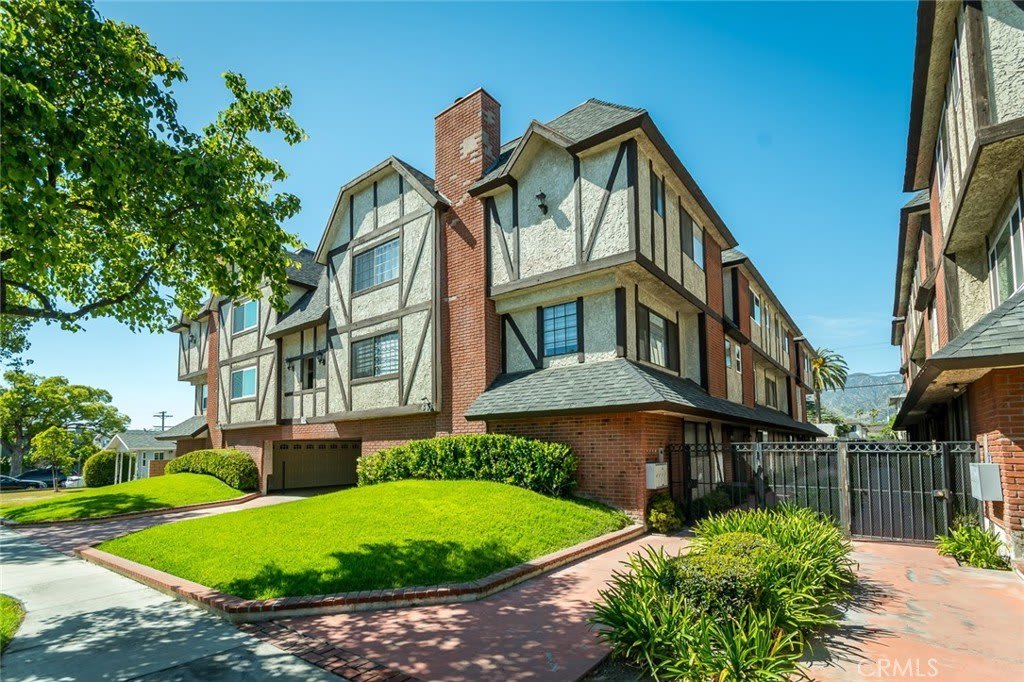 663 Alexander Street 2