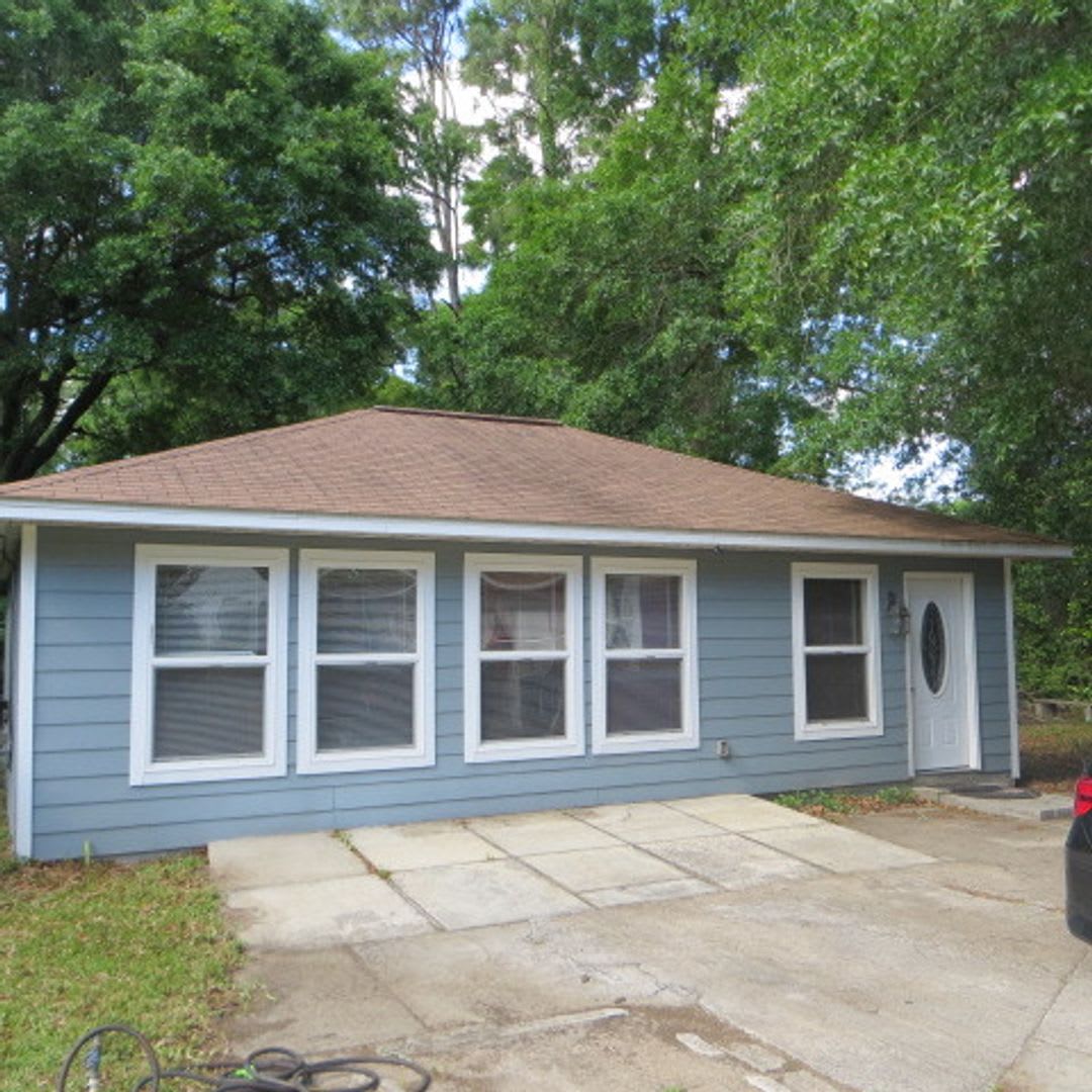 Cute cottage with Northeast Convenience!