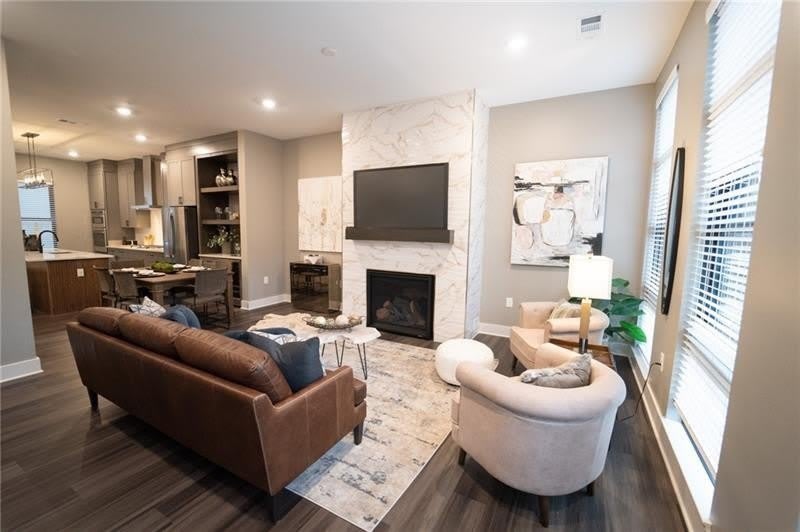 1052 Fraser Street unit: 1052