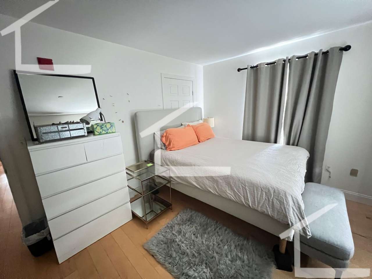 Huge 3 bed in theatre district