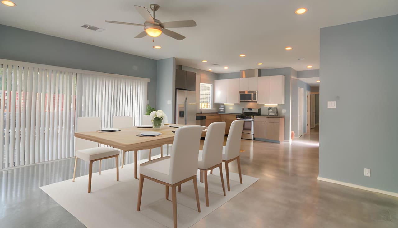 UT PRE-LEASE: Newly Constructed in 2014: 6 bed / 4 bath, North Campus, Parking, Wood Floors, W/D