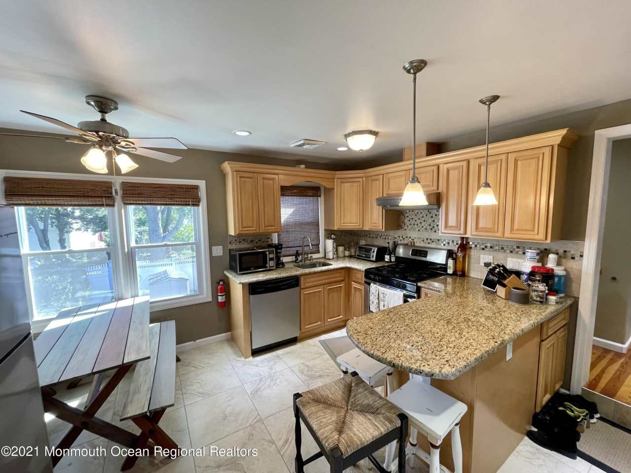 425 Sylvania Avenue unit: Garage Apartment