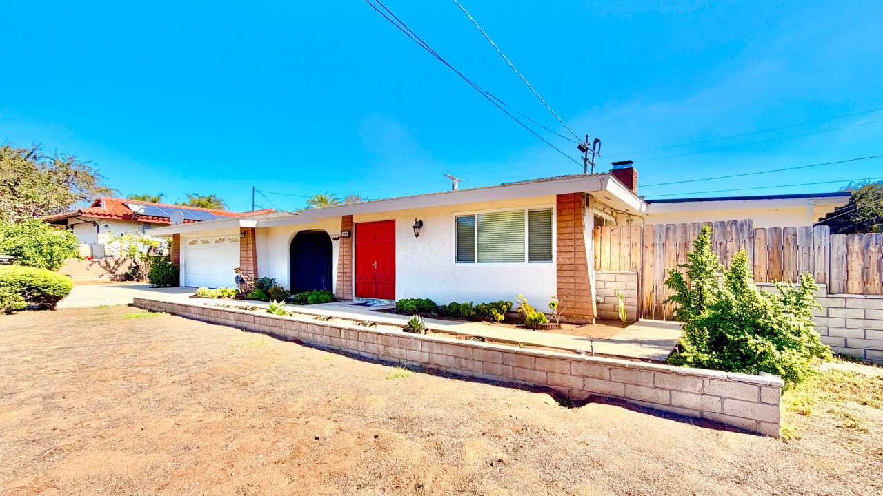 Wonderful Single-Story Home with Remodeled Kitchen and Baths, Fresh Paint, and Minutes to downtown Fallbrook!