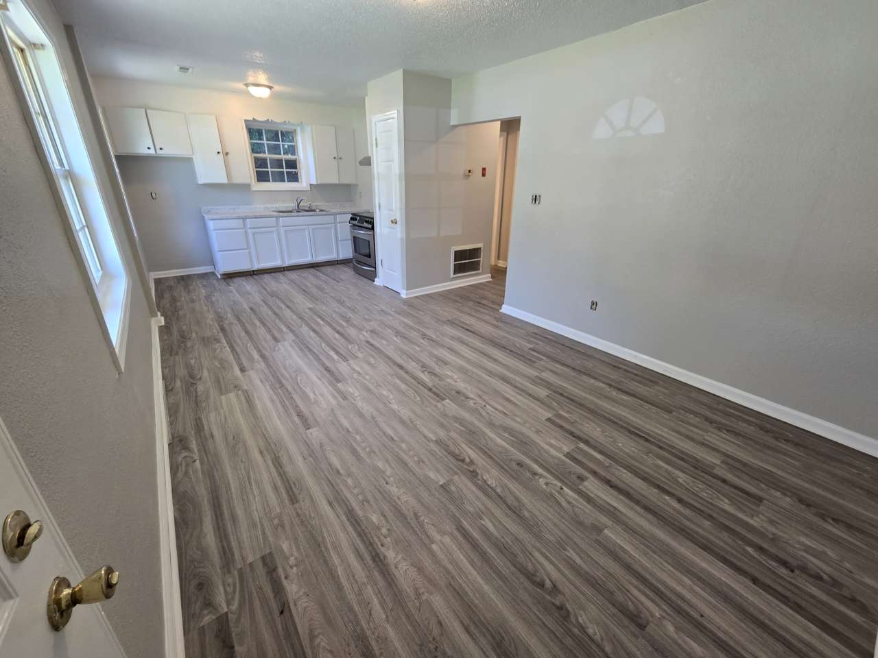 113 East Kelly Avenue - A