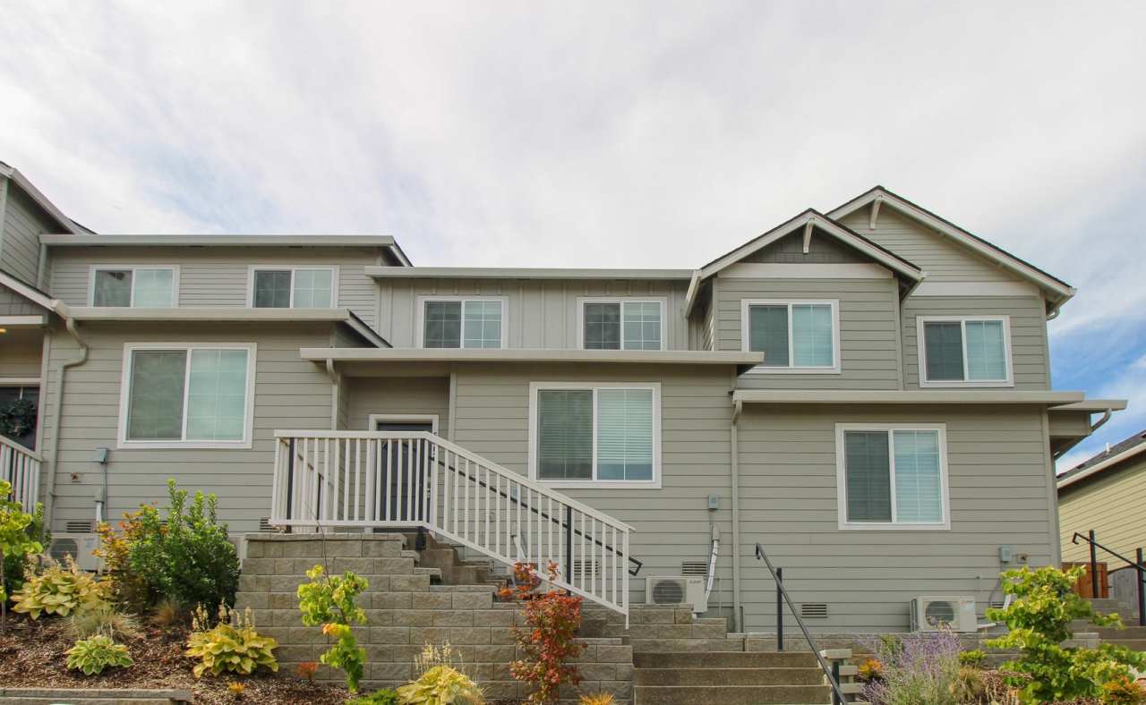 Townhome in South Salem with Washer/Dryer ~ 5763 Joynak