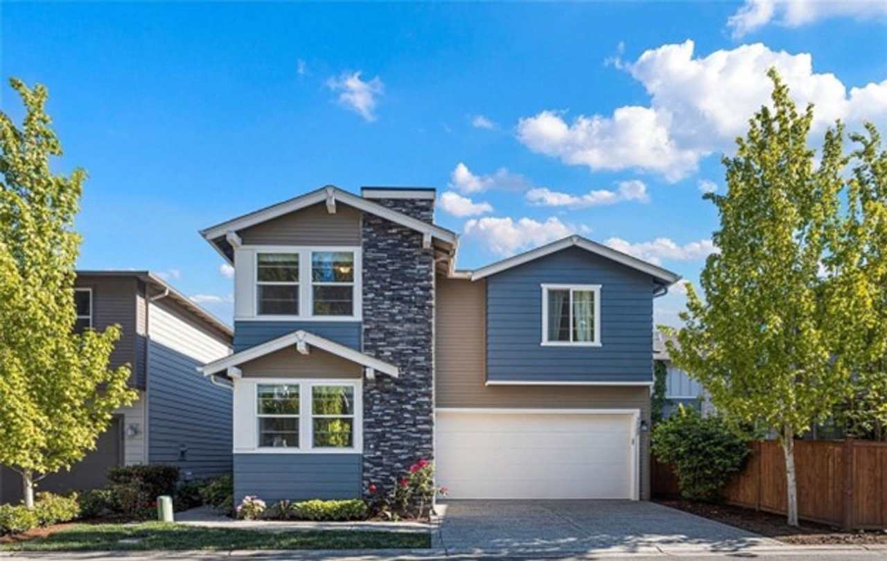 Beautiful East facing Home at King's corner with 4 Bed and 2.5 bath