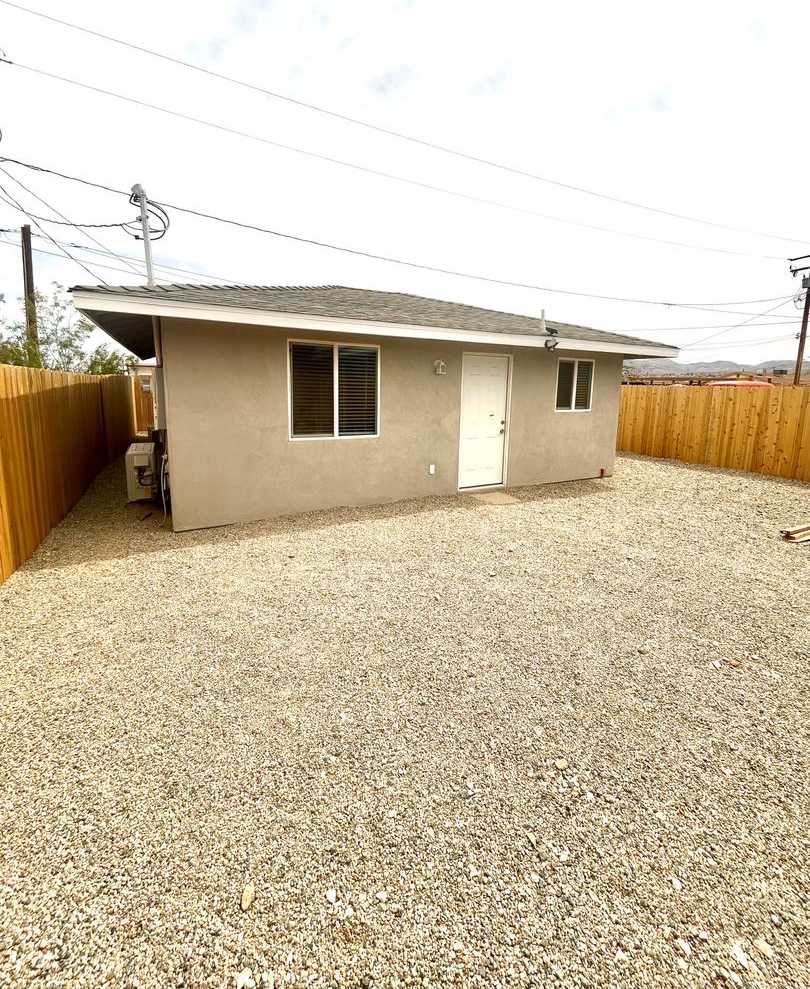 Newly Renovated, Private, 2 Bedroom 1.5 Bathroom Home