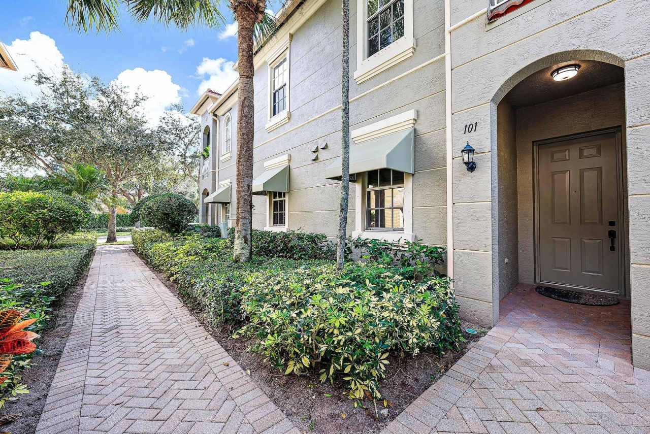 4921 Bonsai 101 Circle