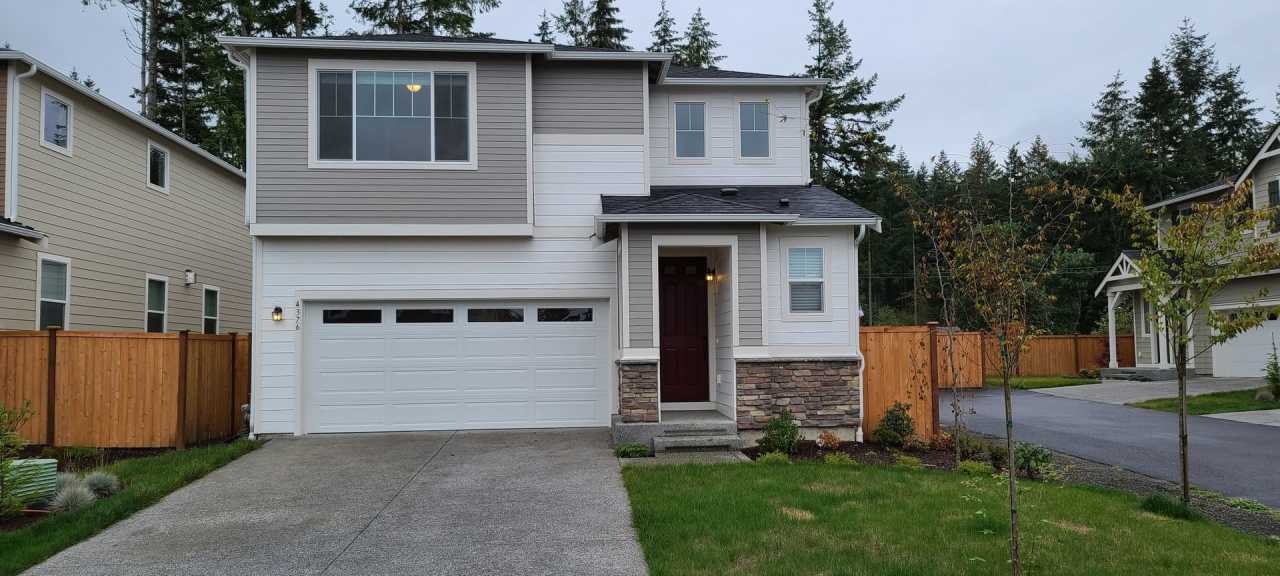 Gorgeous 3- bedroom 2.5 bathroom Port Orchard gem!