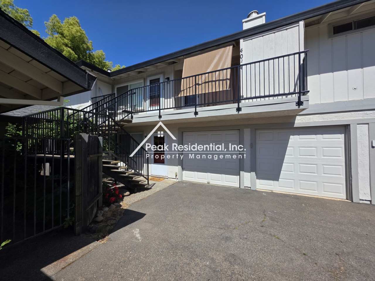 Charming Carmichael 2bd/1ba Condo