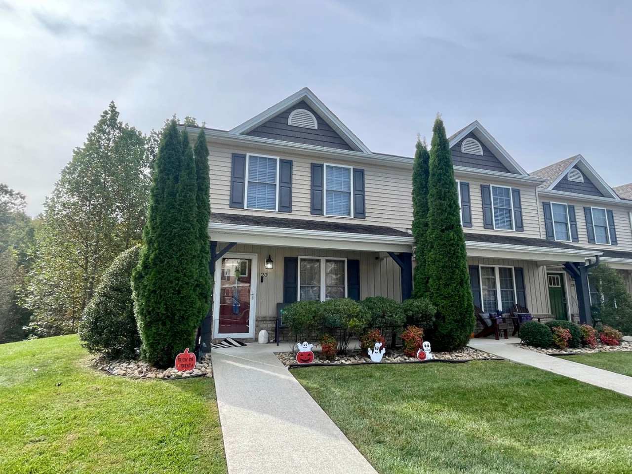 End Unit 3Bedroom/3Bath Town-Home