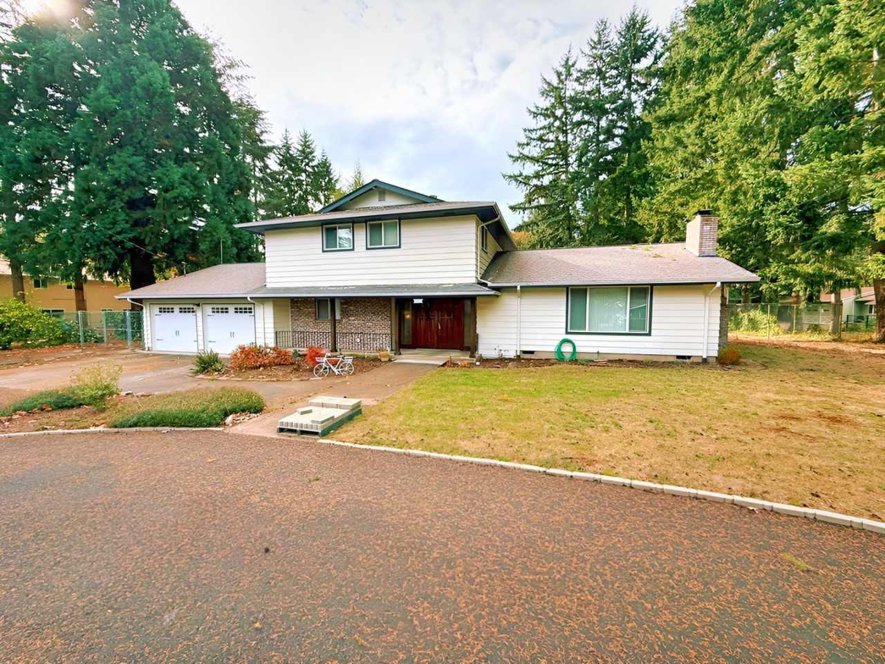 Gorgeous 5-Bed, 2-Bath Two Story Home in Tacoma/Spanaway!
