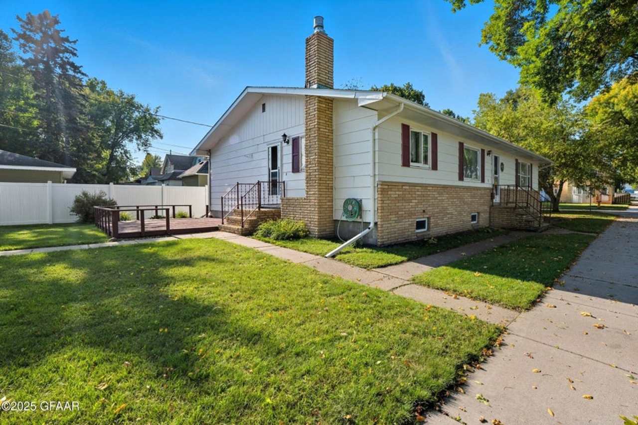 Spacious 4 Bedroom Home with 3 Stall Garage Grand Forks