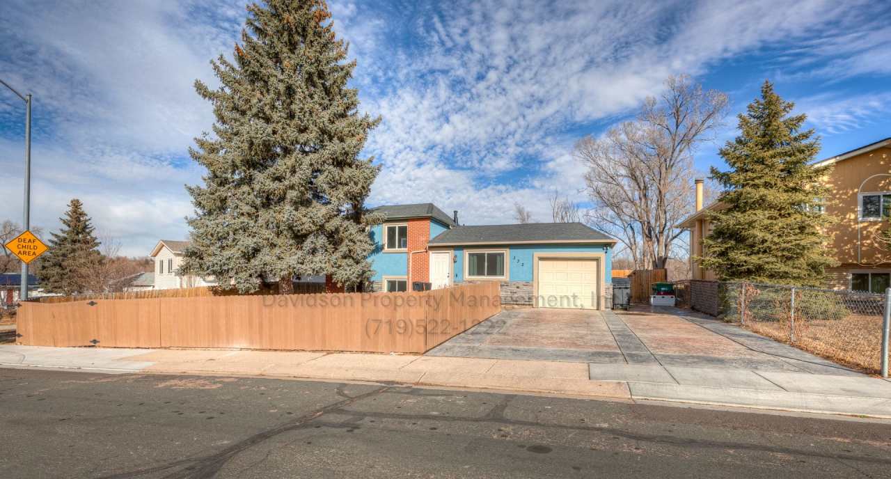 Cozy 3 Bedroom House in Southeast Colorado Springs