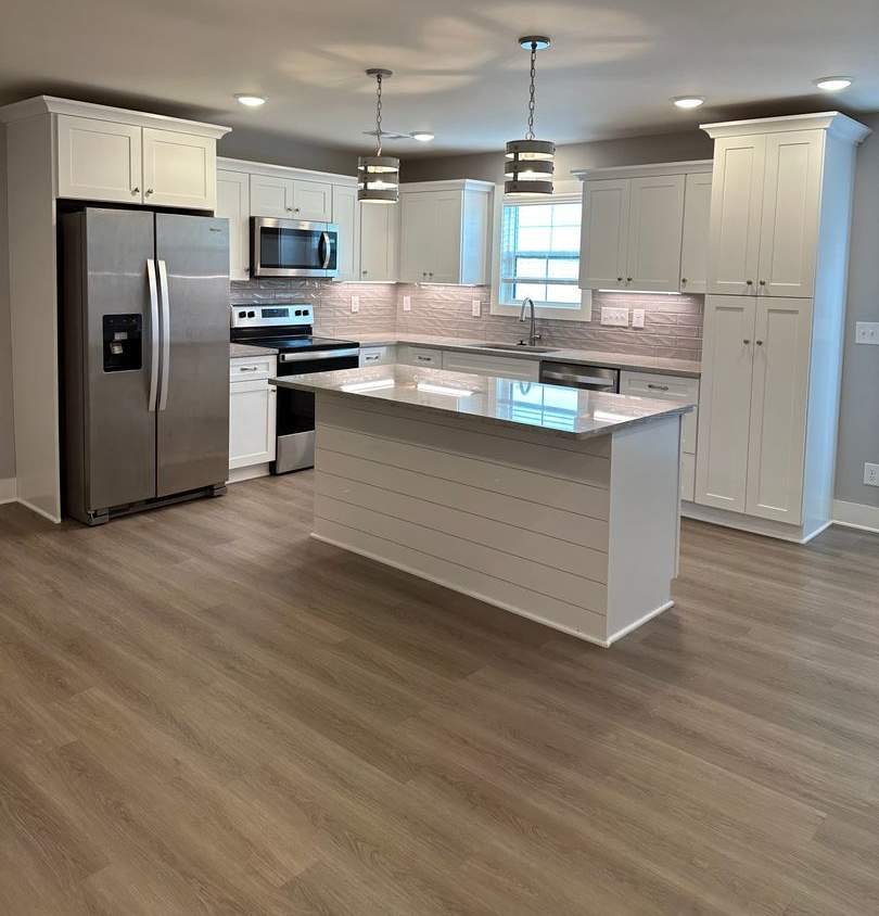 TOWNHOME ON WEST SIDE NEAR FIVE OAKS GOLF COURSE!