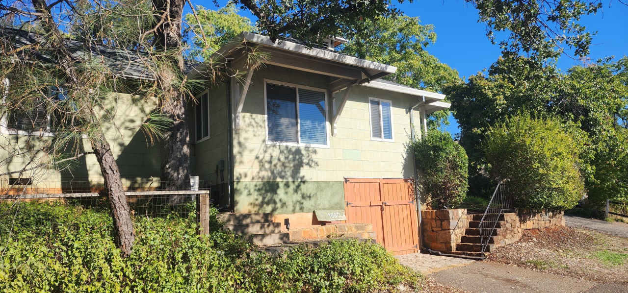 $500 MOVE-IN CREDIT! Updated Home with lots of Extras!