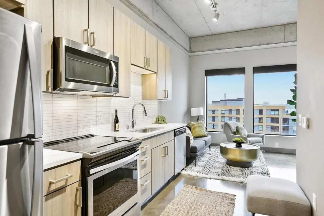 FURNISHED STUDIO IN THE HEART OF THE NORTH LOOP - UTILITIES INCLUDED!