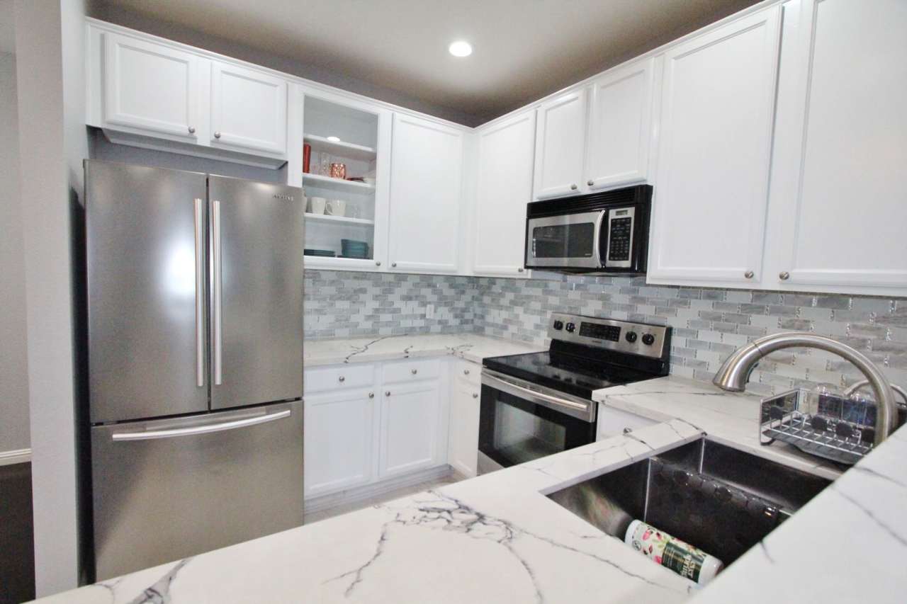 $2,890- GORGEOUS TWO BEDROOM CONDO IN CENTRAL FREMONT BLOCKS FROM BART