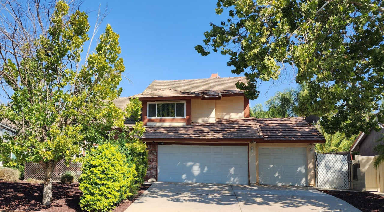 Great Two Story 3BD, 2.5BA Plus Bonus Room Home in Lake Elsinore