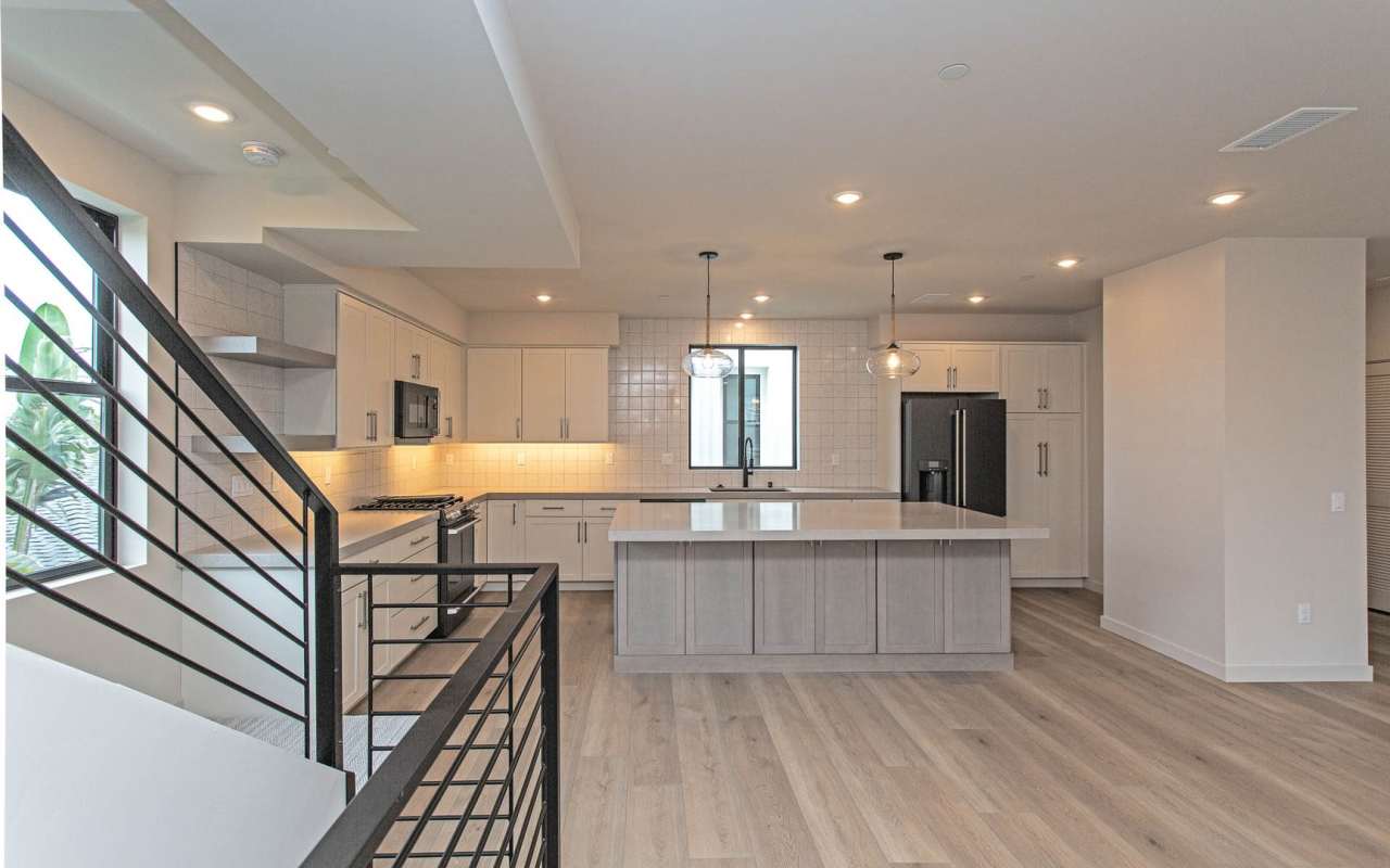 3 Bedroom Townhome Blocks to the Beach w/ Private Yard!