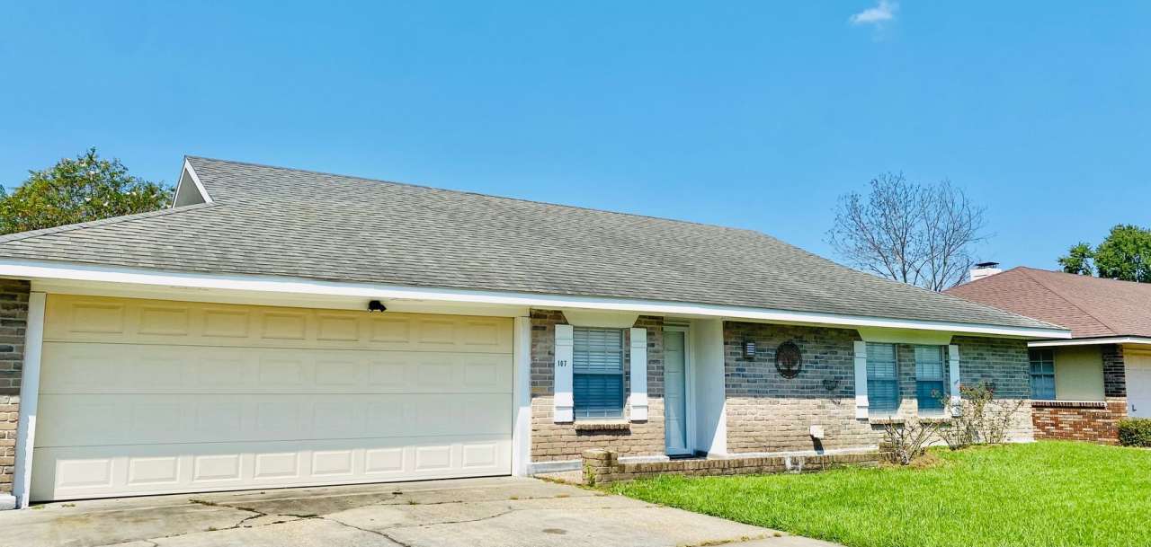 Spacious 3 bed/2 bath home on corner of W. Congress and Ambassador