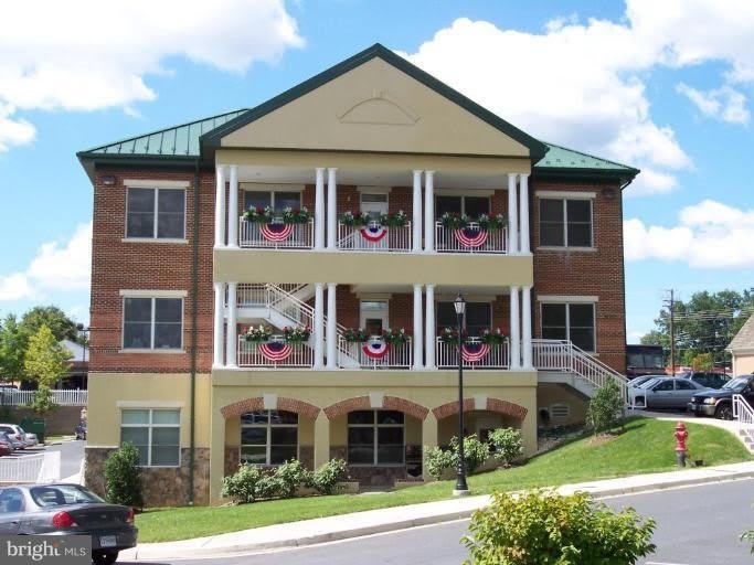 3300 OLNEY SANDY SPRING Road unit: 300