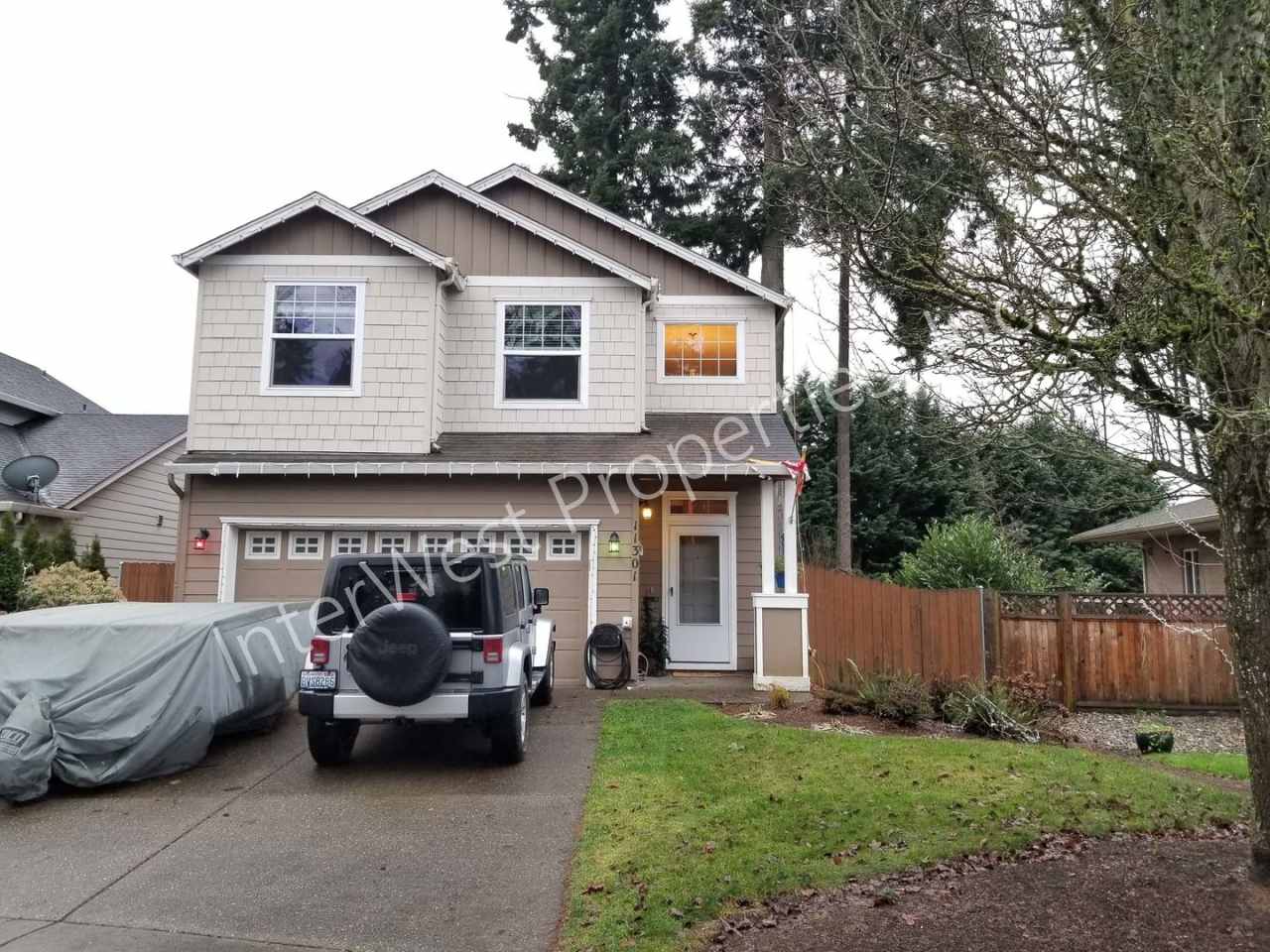Large 3 Bed 2.5Ba Vancouver Beauty W/ Gas Fireplace, Dog Run, Fenced Yard  So Much More!