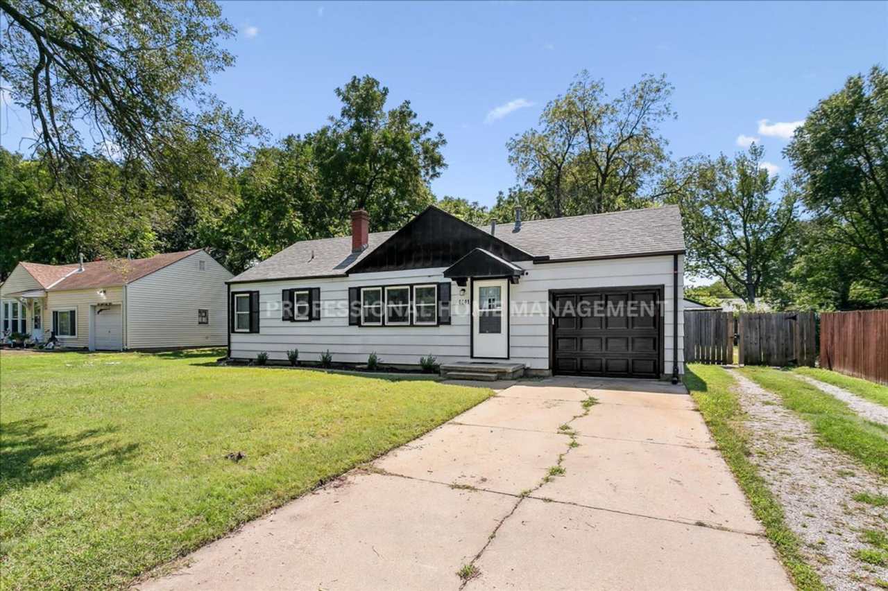 Charming 3 bedroom 1 bath home with 2 garages!