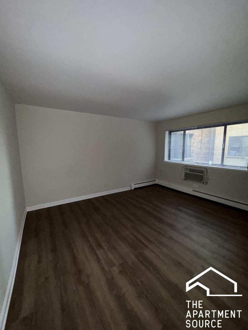 5917 North Kenmore Ave.