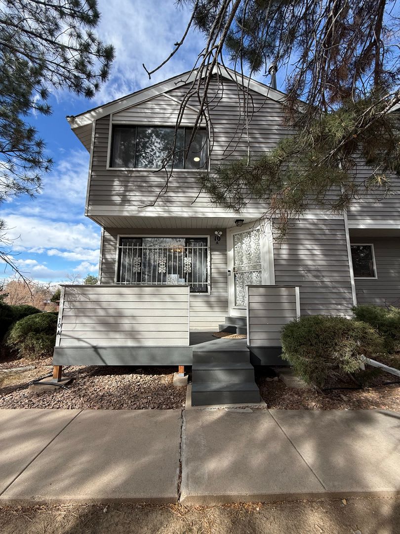 Welcome home to this beautifully updated townhome in the highly desirable Chesapeake Bay community!