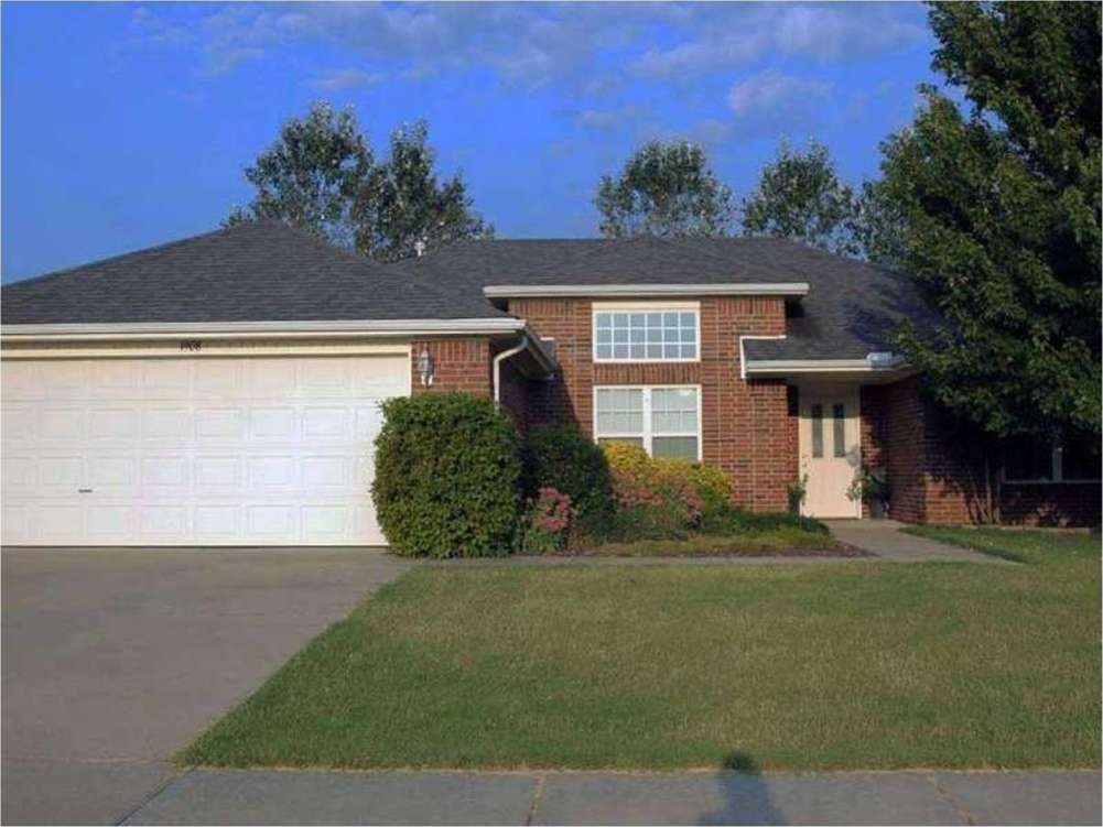 Great Location! 3 Bedroom 2 Bath