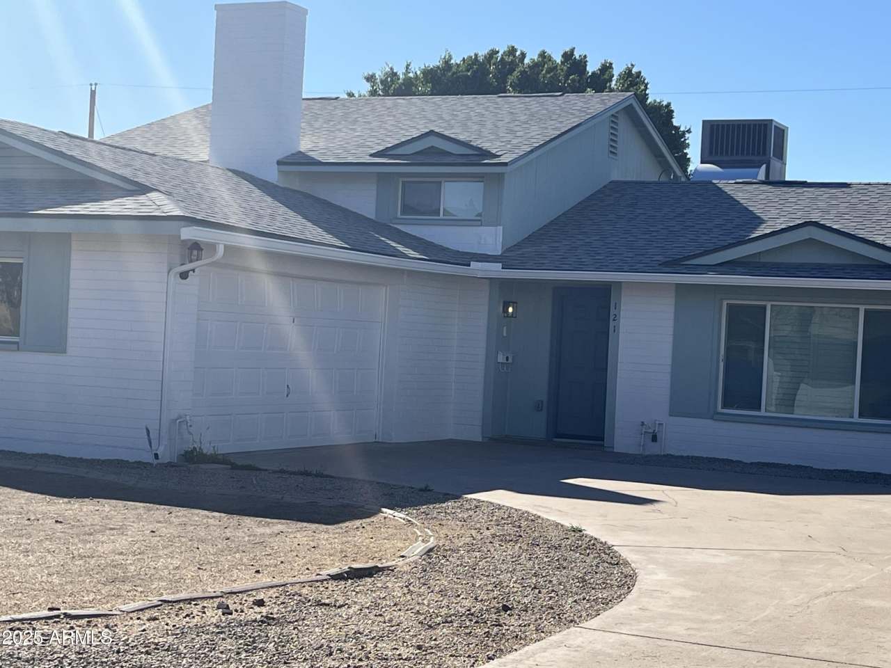 121 E SANTA CRUZ Drive