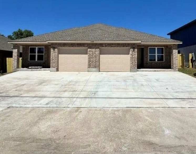 2108 Saulsbury Drive