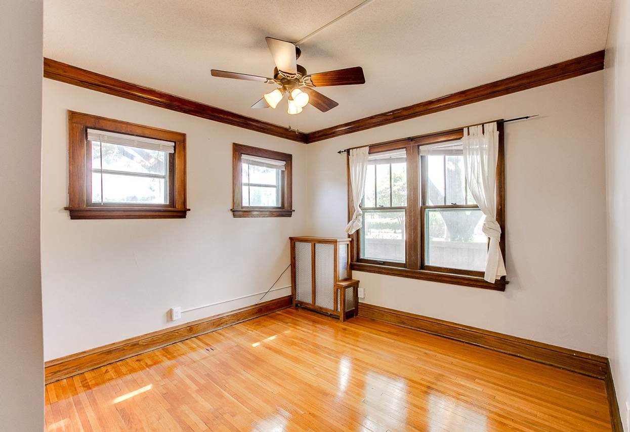 8 Bedroom Home Across from Macalester!