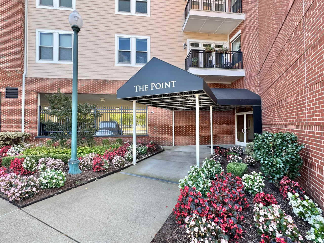 NEWPORT NEWS - STUNNING APARTMENT IN THE POINT AT CITY CENTER