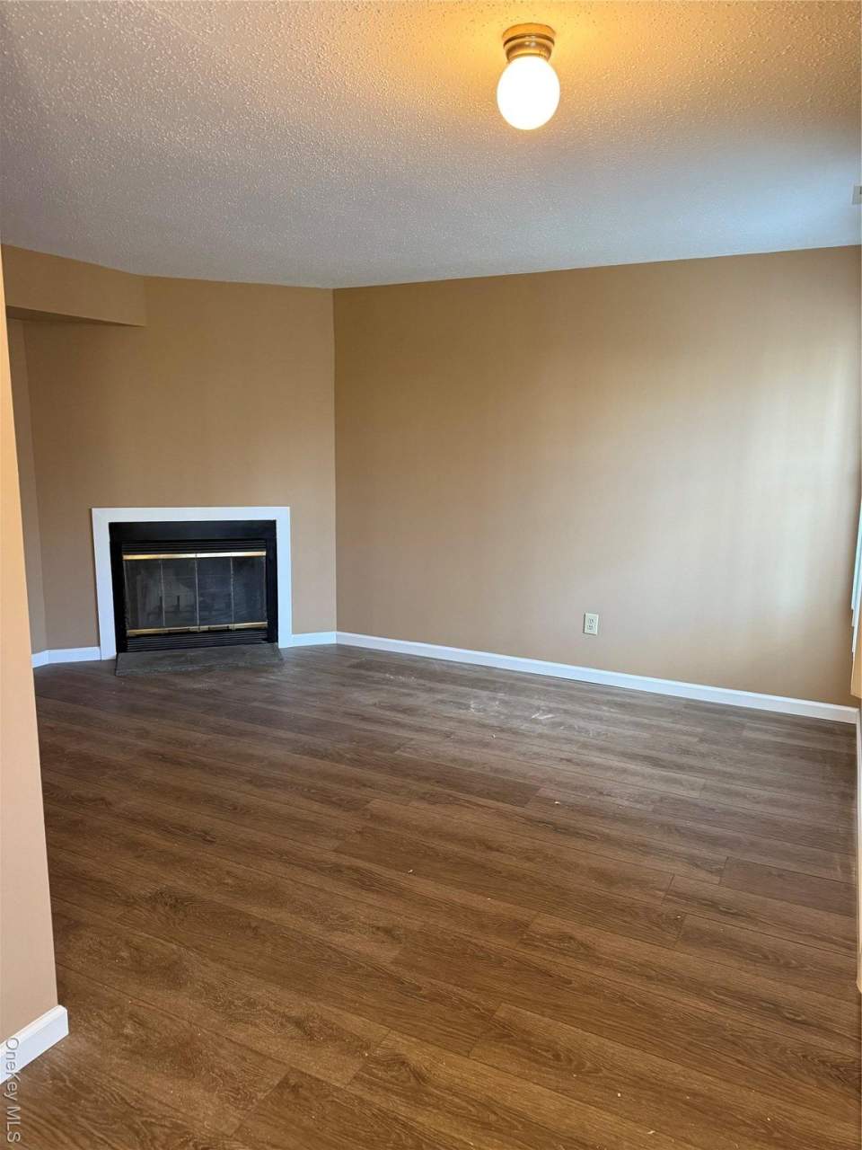 2805 Whispering Hills