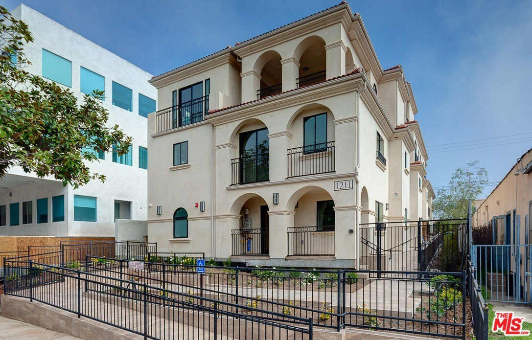 1211 9th Street unit: 200