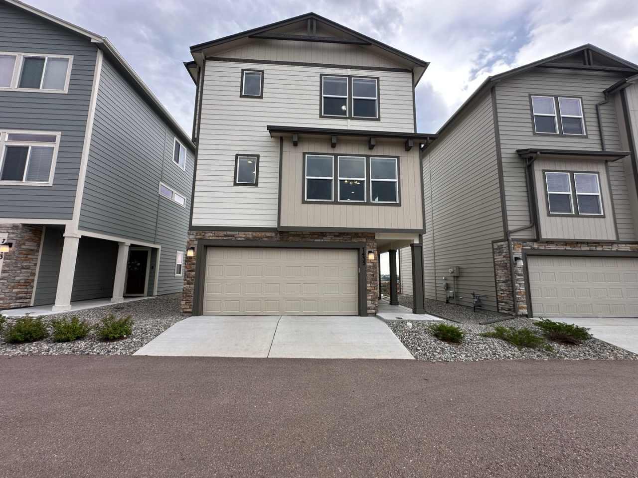Charming 3 Bed 3 Bath House!!!
