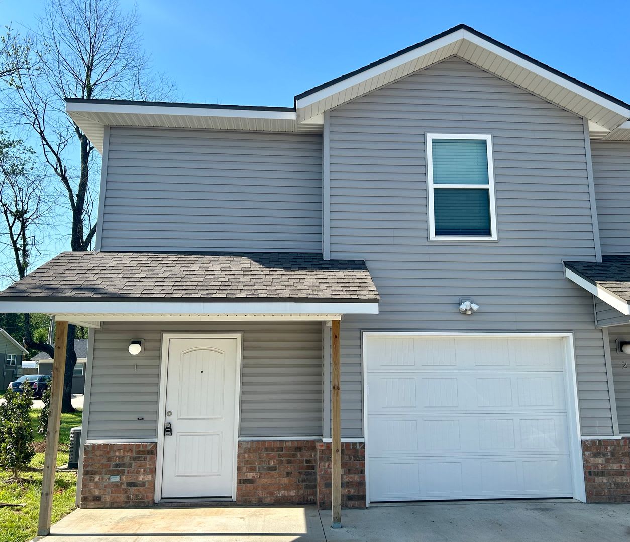 Townhouse with Garage - Minutes from Downtown Rogers