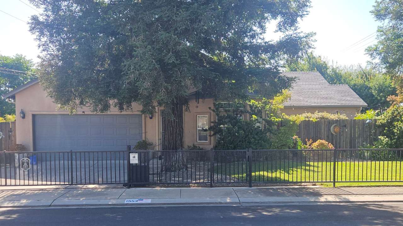 Charming 3 bedroom Duplex Close to Doctors Hospital