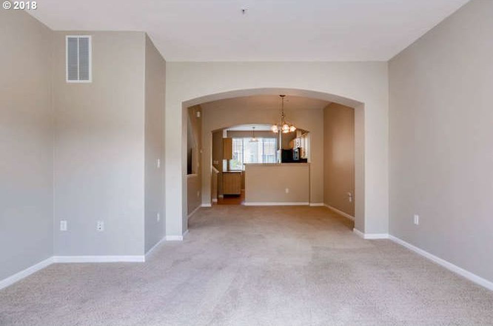 Beautiful Townhome Available in the Progress Ridge Subdivision in Beaverton!