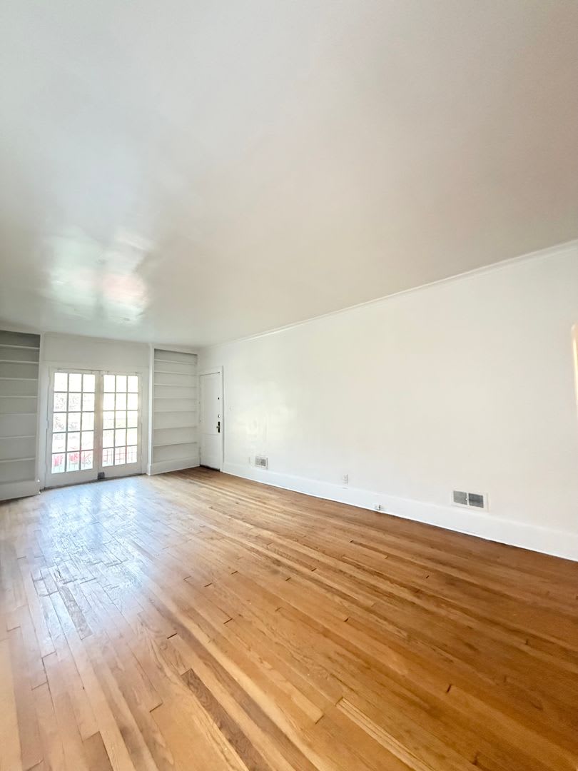 3 Bed in the heart of Blackstone District! Available Now!